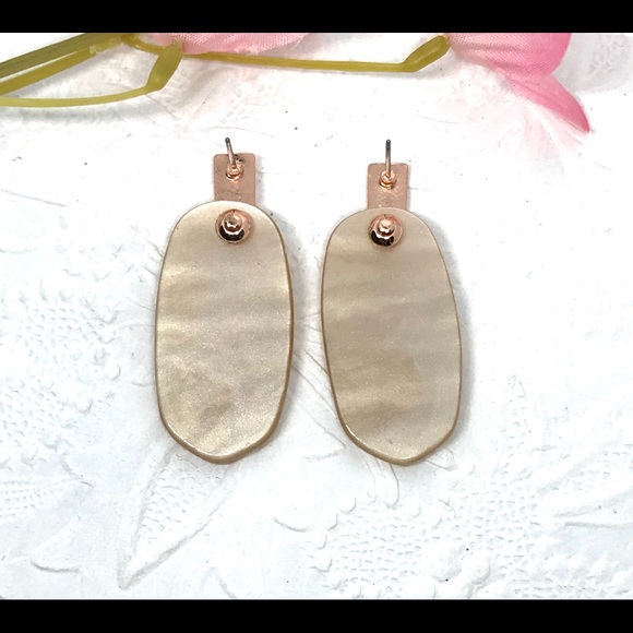 NEW 🌸🌺🌼 Gold Swirl Acrylic Rose Gold earring - Picture 2 of 3